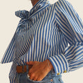 ALÉNYA RAYÉE BLEUE - Blouse à col montant à nouer
