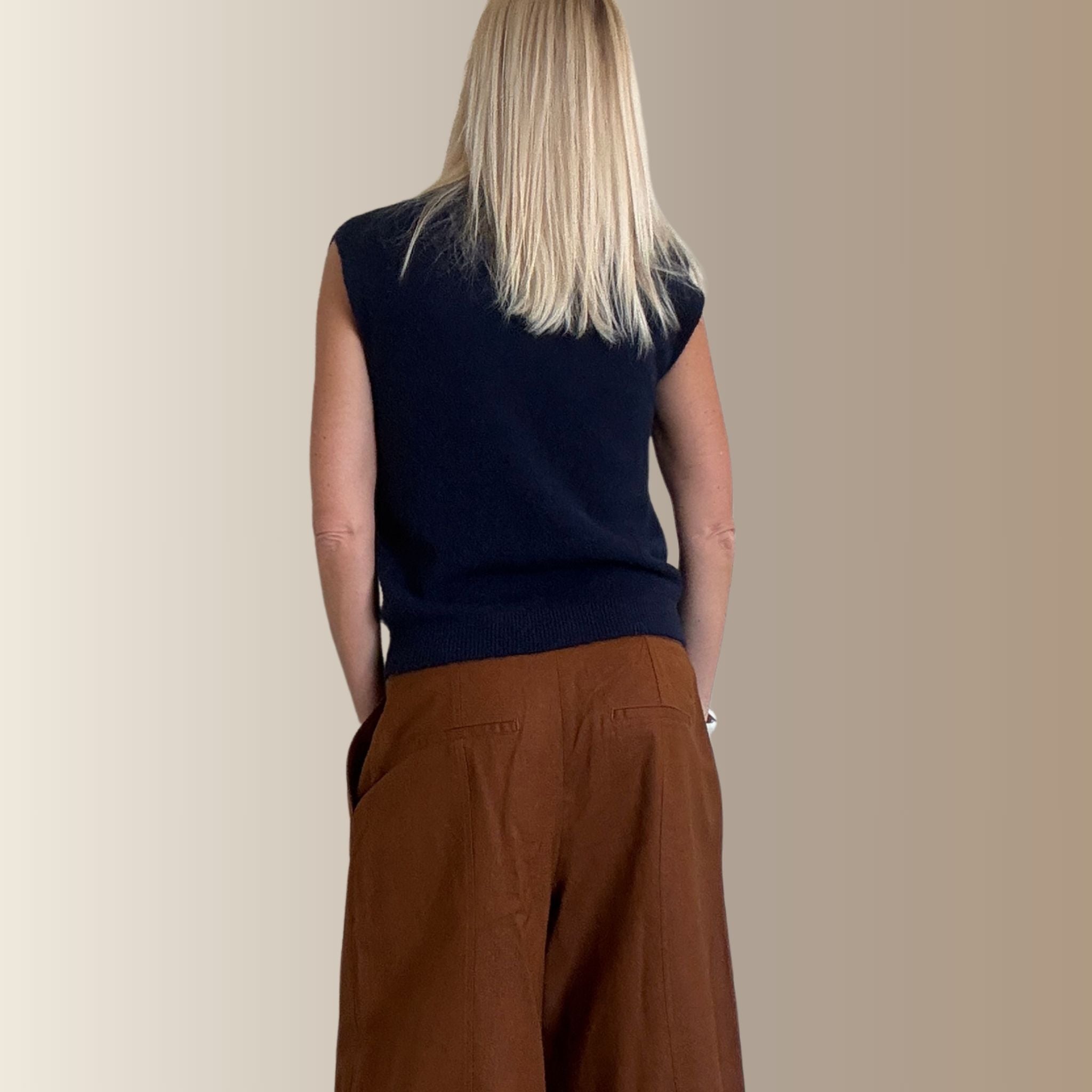 CÉLESTIN BLEU MARINE – Pull sans manches en baby alpaga