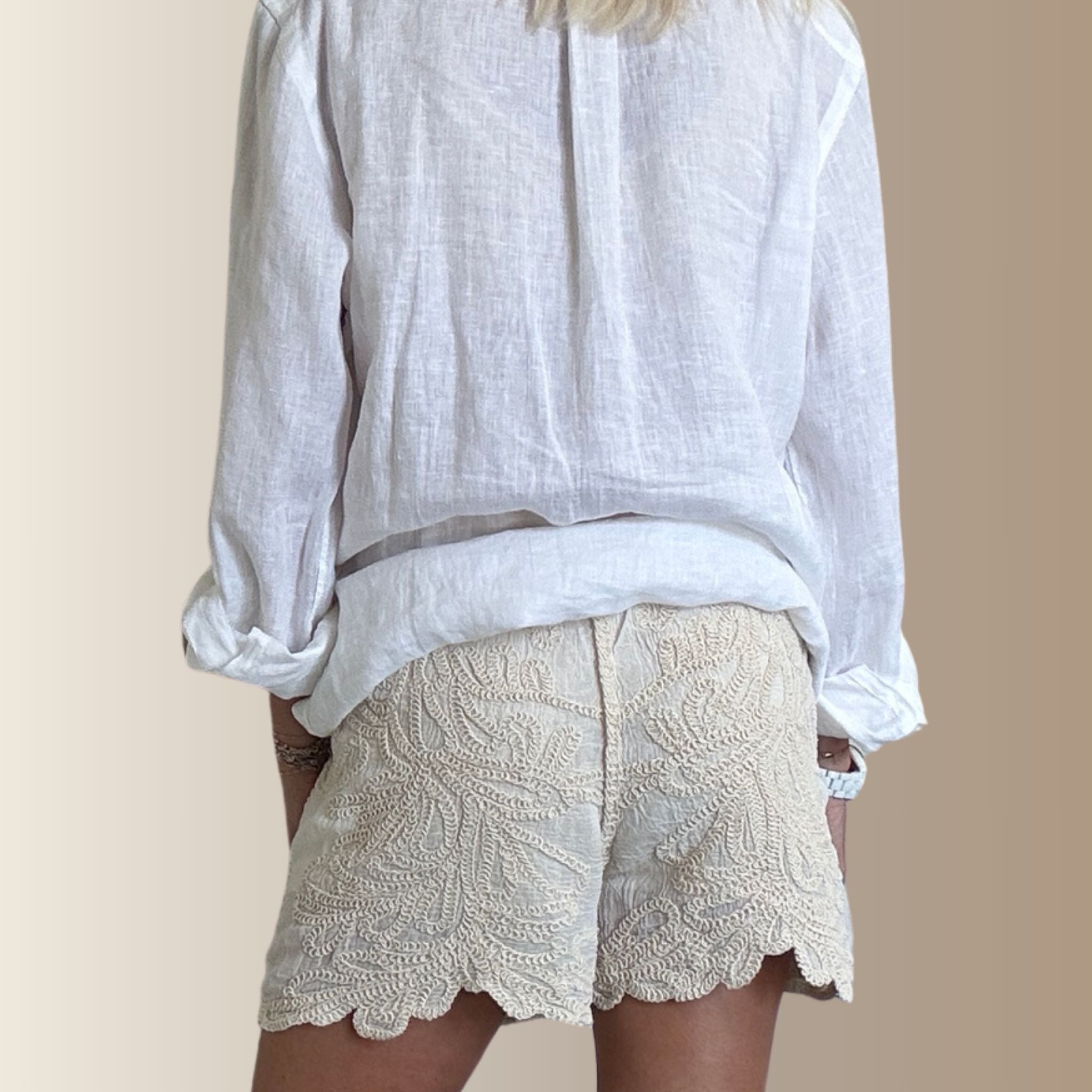 MAËL ÉCRU – Short brodé